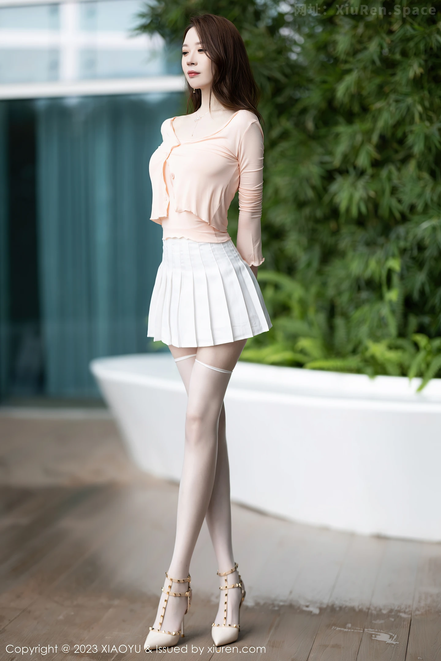 图片[3]-[XiaoYu画语界]Vol.1069 模特梦心玥粉色上衣配白短裙露白丝袜秀高挑曼妙身姿诱惑写真85P-秀人网官方网站